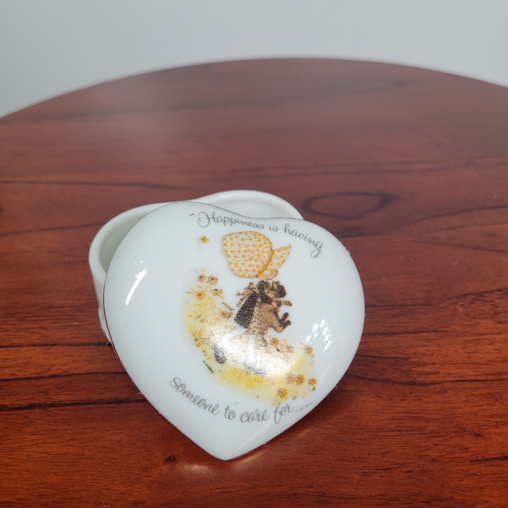 Holly Hobbie Heart Shaped Trinket Box Happiness Is Someone To Care For Vtg 1970s